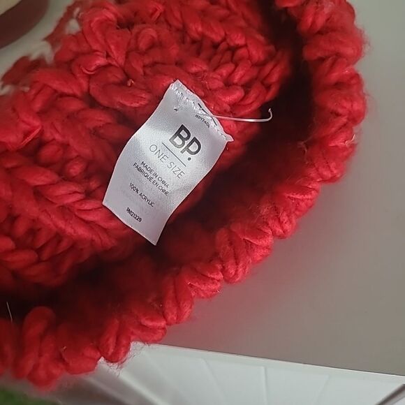 Red/White Knit Hat - Picture 5 of 5